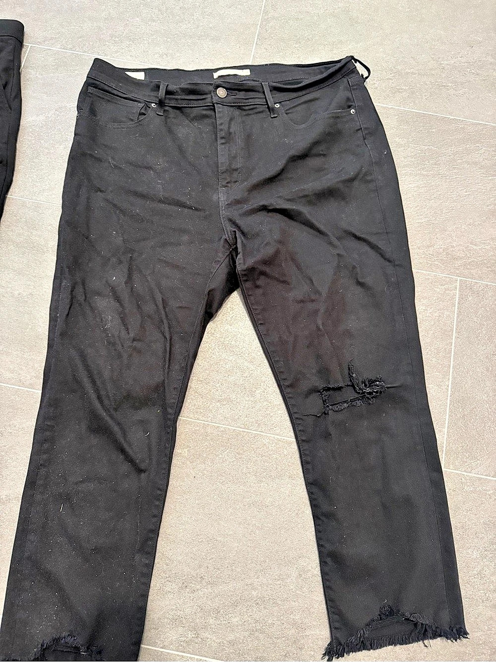 Levi's 724 High Rise Straight Crop Black Distressed Jeans Waist 34